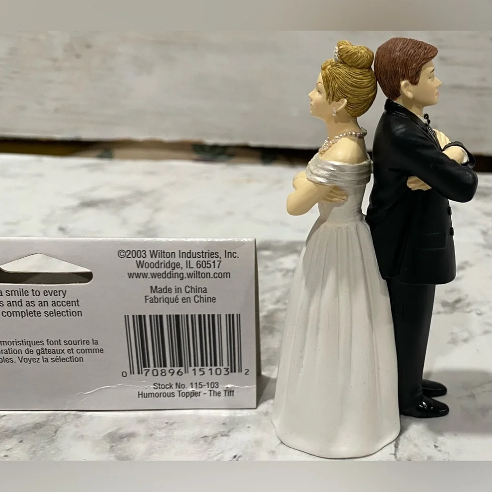 2003 WILTON Humorous WEDDING CAKE Topper Figurine Bride Groom Back To Back